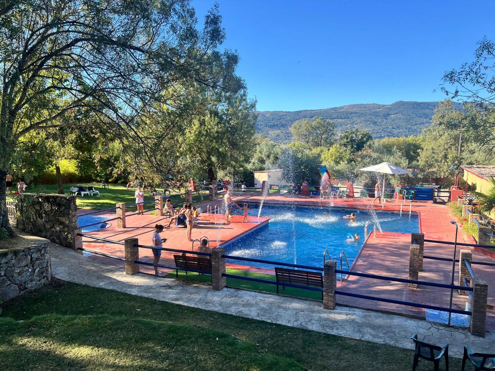 Complejo Aldea Vetonia Check Out Hasta Las 20H Parque De Mascotas Zonas Infantiles Ideal Grupos Parejas Familias Informate Apertura Piscina 1 De Mayo Hervas Bagian luar foto
